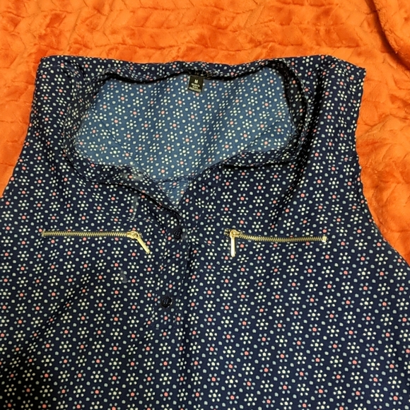 Blouse - Picture 2 of 3